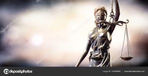 Статуя леди-судьи на размытом фоне — стоковое фото